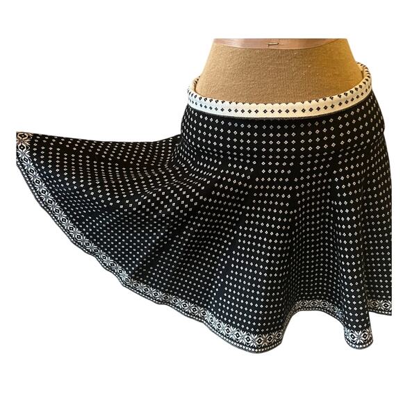 Max Edition Black & White Nordic sweater skater skirt mini reversible academia - Picture 1 of 8
